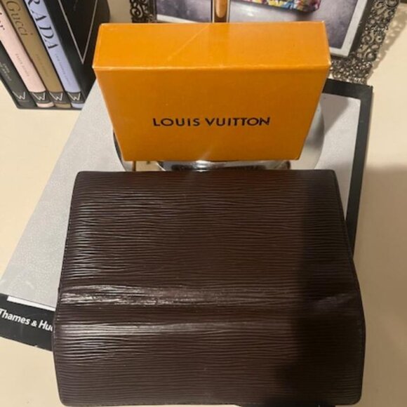 Louis Vuitton Epi Brown Wallet EUC - Picture 5 of 8